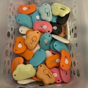 Multi purpose items, mini box cutter bulk and multipurpose tools.